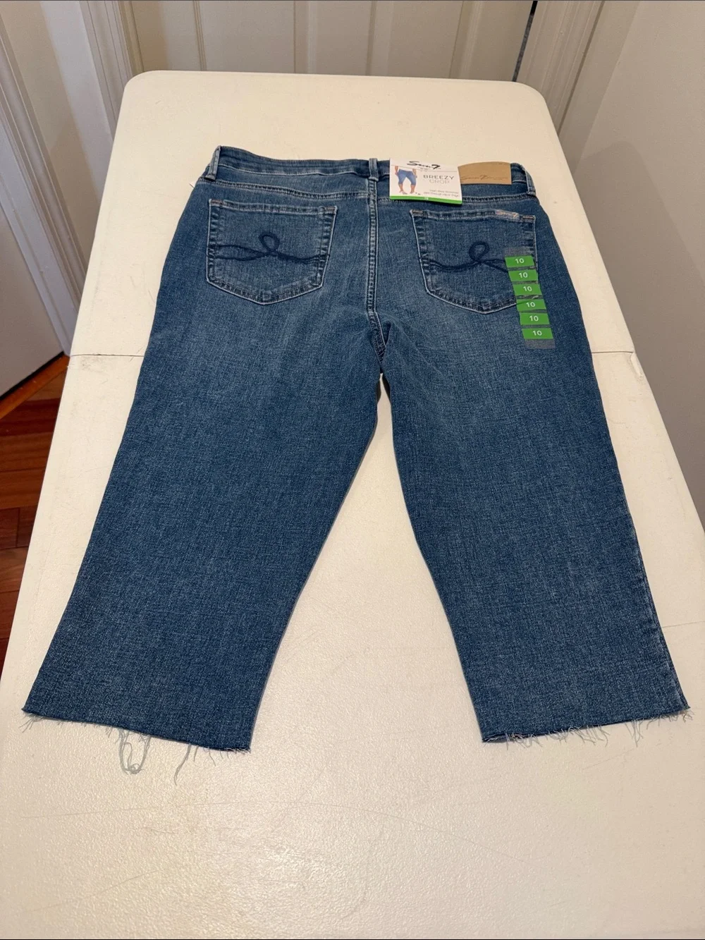 NWT Seven7 Breezy Crop High Rise Skimmer Autumn Jean 10 Beachy Bermuda Slimming